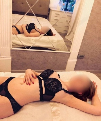 Я знаю, как доставить наслаждение и удовольствие. У меня есть множество возможностей, чтобы удовлетворить твои сексуальные фантазии. Я понимаю, что ты хочешь и готова пойти на все, чтобы сделать тебя счастливым.
Фото, которое ты увидишь, подтверждает, что я нежная и соблазнительная. Мой опыт и мастерство помогут нам создать незабываемые моменты вместе. У меня ты найдешь искренность, страсть и настоящую привлекательность.
Услуги, которые я предлагаю, охватывают все твои желания и фантазии. Обещаю, что время, проведенное со мной, будет полным удовольствия и беззаботности.
Отзывы моих клиентов только подтверждают, что я - идеальный выбор для тебя. Позволь себе испытать все, что я предлагаю и забудь обо всем остальном.
Я живу в Москве, городе ночных огней и сексуального возбуждения. Встречайся со мной в Москве и мы создадим вместе незабываемые моменты страсти и наслаждения. Рита